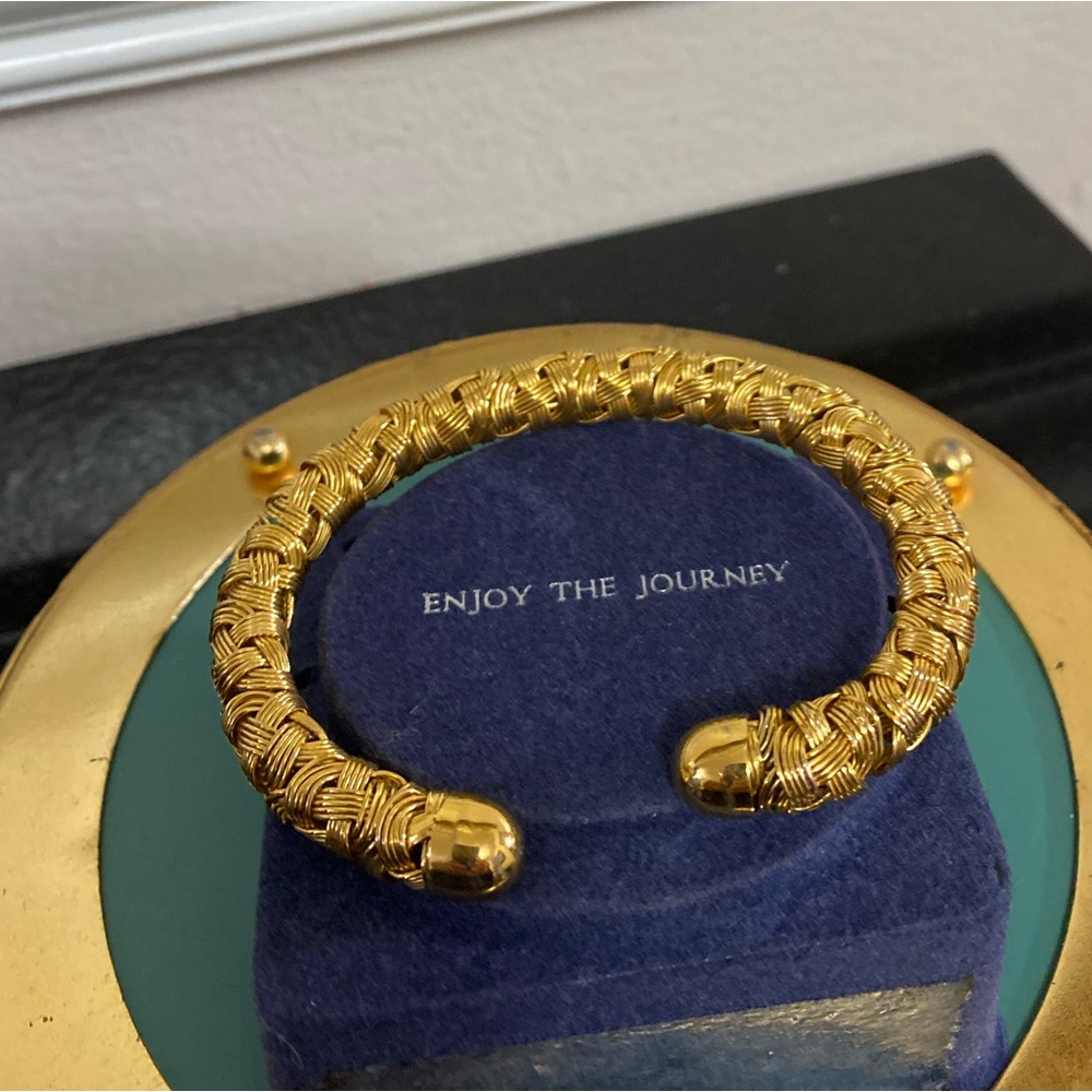 Elegant Gold Braided twisted Cuff Bracelet - Picture 4 of 5